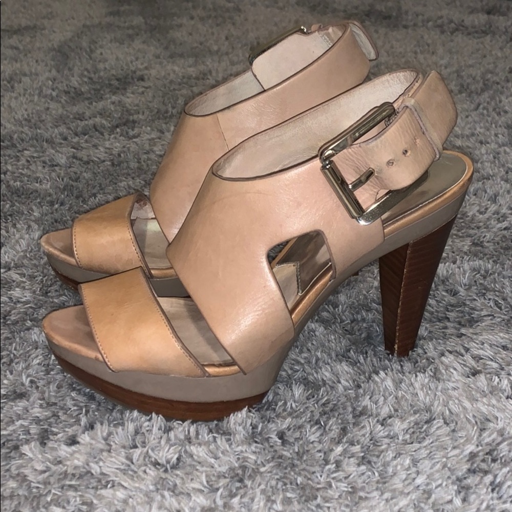 💜3/$25 Michael Kors Platform Heels